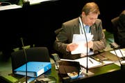 Wesentliche Informationen aus der Finanzdirektion von Marcel Schwerzmann sind durch Indiskretionen vorzeitig bekannt geworden. (Bild: Boris Bürgisser / Neue LZNeue LZ)