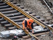 Eine Weiche hat im Bahnhof Luzern bei Rangierarbeiten Schaden genommen - und den Bahnverkehr beeinträchtigt. (Archivbild) (Archivbild: KEYSTONE/URS FLUEELER (Luzern, 26. März 2017))