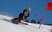 Tagessiegerin Vivienne Rogenmoser aus Oberägeri hat in beiden Läufen Bestzeit aufgestellt. (Bild pd)