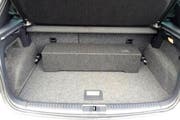 Der Subwoofer der 300-Watt-Soundanlage ist im Kofferraum untergebracht. (Bild Jil Lüscher)