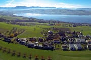 Blick auf den Sempachersee mit Vogelsang (vorne) und Sempach (rechts): Drastische Kürzungen müssen die vier Regionalplanungsverbände Luzern Plus, Sursee Mittelland, Region Luzern West und Idee Seetal hinnehmen. (Bild: René Meier)