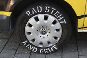 Die Kontrollen hat die Zuger Polizei im Rahmen der Kampagne «Rad steht, Kind geht» durchgeführt. (Bild: Zuger Polizei)