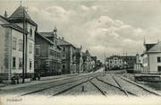 Eine der gescannten und archivierten Fotografien: Die Baldeggerstrasse mit Blickrichtung Dorfkern – vor der Elektrifizierung der Bahn. Rechts im Bild das Direktionsgebäude der Lucerna Schokoladefabrik (Hochdorf), in der Mitte die «Villa Trentina» (später Kantonalbank), dahinter das Theater. (Bild: PD/Gemeinde Hochdorf)