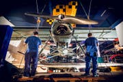 Das dreisitzige, einmotorige Flugzeug war eines von zwei beteiligten Maschinen der Schweizer Luftwaffe.... (Bild: Photopress / Gregor Kaluza)
