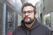 Baze vor dem Besuch beim Coiffeur in Altdorf. (Bild: MZ)