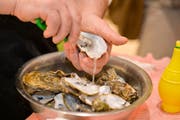 Frische Austern aus Frankreich: Manche Gäste probierten sie zum ersten Mal. (Bild: Gut Alfons)