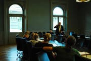 Eine Delegation des Schwyzer Kinderparlaments zu Gast in Bundesbern. (Bild: PD)