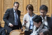 Die Zuger Politiker Gerhard Pfister (links) und Petra Gössi dürfen sich nicht zur «Milchkuh»-Initiative äussern. (Bild: Keystone)