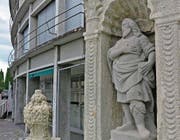Die Figur des heiligen Leontius am gleichnamigen Brunnen in Muri ist die einzig bekannte Steinplastik des Zuger Bildhauers Johann Baptist Wickart. (Bild: Andreas Faessler (19. August 2017))