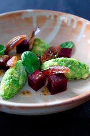 Randensalat mit Datteln und Avocado. (Bild: PD)