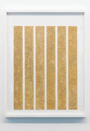 Oben: Miriam Sturzenegger, «Shape of Dust (eightpartite)», 2017, und Roland Heini, «Relief mit 4 Ringen», 2011. (Bild: Kumu/Akku Emmen/PD)