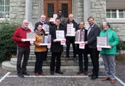 Die SP Kriens reicht ihre Wohnraum-Initiative ein. (Bild: PD)
