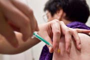 Ab dem 1. Mai dürfen Apotheker im Kanton Luzern unter gewissen Umständen Impfungen vornehmen. (Symbolbild) (Bild: Keystone/Ennio Leanza)