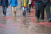 Auch der Schlamm konnte den Festbesuchern nichts anhaben. (Bild: Maria Schmid / Neue ZZ)