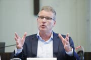 Der Zuger Finanzdirektor Heinz Tännler (SVP) stellte sich in der Frage der Abgangsentschädigung gegen seine eigene Partei. (Bild: Stefan Kaiser)