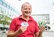 Josef Moser ist für das Zünden der «Konfettibombe» zuständig. (Bild: Roger Grütter (29.09.2017, Luzern))
