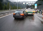 Beim Überholmanöver gescheiter: Der Audi krachte in das Heck des Sattelzuges. (Bild: Kantonspolizei Uri)