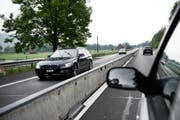 Obwaldner Pendler, die mit dem Auto unterwegs sind, können weniger an den Steuern abziehen. (Bild Corinne Glanzmann)