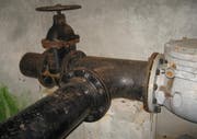 Eine rostige Leitung im Reservoir Buechetsmatt in Sarnen. (Bild pd)
