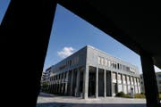 Blick auf das Gerichtsgebäude in Zug. (Bild: Stefan Kaiser/ Neue ZZ)