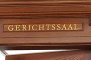 Der Eingang eines Gerichtssaals. (Bild: Archiv)
