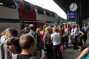 Die Anzahl Pendler hat im Kanton Zug in den letzten Jahren stark zugenommen. Im Bild: Der Bahnhof Rotkreuz. (Archivbild Neue ZZ)