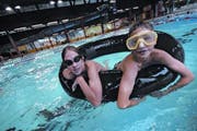 Das öffentliche Interesse am Altdorfer Schwimmbad ist gross. Deshalb soll die Finanzierung gesetzlich geregelt werden. (Bild: Archiv / Neue LZ)