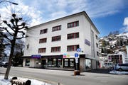 Blick auf den Hauptsitz der Sparkasse Engelberg in Engelberg. Das kleine Finanzinstitut fusioniert mit seinem Mehrheitsaktionär, der Sparkasse Schwyz. (Bild: Corinne Glanzmann / Neue OZ)