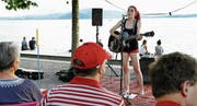Lia Ray während ihres Konzerts am Zuger Alpenquai. (Bild: Werner Schelbert (7. Juli 2017))