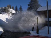 Nach dem Unfall hat das Wasser des Hydranten Keller geflutet. (Bild: Kantonspolizei Uri)