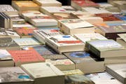 Bücher sind beliebt: Die Leipziger Buchmesse bestätigt sich als Besuchermagnet. (Bild: Keystone/Georgios Kefalas)