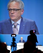 Pascal Niquille, CEO der Zuger KB, in der Zuger Bossard-Arena an der Generalversammlung seiner Bank vom Samstag. (Bild: Patrick Hürlimann / Neue ZZ)