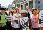Schon die erste Lockerung des Abtreibungsgesetzes mobilisierte die Iren für Kundgebungen. (Bild: Michael Debets/Alamy (Dublin, 6. Juli 2013))