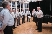 Der Chor Viril Romontsch Lucerna bei den Proben im Schulhaus Hubelmatt. (Bild: Boris Bürgisser (Luzern, 13. März 2018))