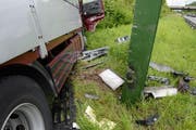 Mit Tempo in den Blitzkasten: Der Wagen fällte einen Temporadar. (Bild: Luzerner Polizei)