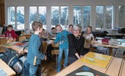 Oben: Nach einem Vierteljahrhundert ist Schluss – Lehrerin Irène Röthlisberger verlässt die Gesamtschule Eigenthal im Sommer und geht in Pension. Unten: Fast doppelt so lang war Marie Troxler als Lehrerin tätig – 47 Jahre hat sie dort unterrichtet. (Bild: Nadia Schärli (7. März 2018))