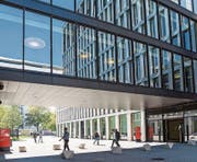 Der Campus von Johnson & Johnson an der Gubelstrasse in Zug. (Bild: Patrick Hürlimann (Zug, 21. September 2017))