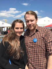 Chrigu Blum (31) mit seiner Freundin Priska Zemp alias Heidi Happy am Freitag an der Luga. (Bild: Raphael Gutzwiller)