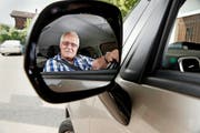 Von der Hausärztin attestiert: Kurt Lötscher (80) aus Obernau ist noch fit genug fürs Autofahren. (Bild Corinne Glanzmann)