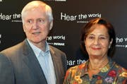 Investor Martin Ebner, der die BZ Bank kontrolliert, mit seiner Frau an einer Vernissage in Zürich im Jahre 2008. (Bild: Archiv André Häfliger/ Neue LZ)