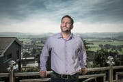 Er hat sein Leben riskiert und ein anderes gerettet: Rolf Fähndrich (38) auf seinem Balkon in Egolzwil. Bild: Pius Amrein (22. September 2016)