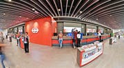 Die moderne Schalterhalle des Reisezentrums im 1. Obergeschoss des Luzerner Bahnhofs.