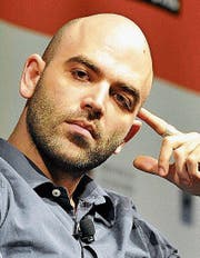 Roberto Saviano prangert Mafiastrukturen an und begibt sich so in Lebensgefahr. (Bild: Hanser-Verlag)