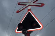 Eine Signalanlage bei einem Bahnübergang. (Symbolbild Neue SZ)
