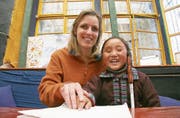 Sabriye Tenberken, selber seit ihrem 12. Lebensjahr blind, will tibetischen Kindern ein selbstständiges Leben ermöglichen. (Bild: PD)