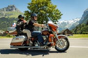Die 100-jährige Elsa Haas aus Engelberg auf Spritztour in Engelberg. (Bild: Philipp Schmidli)