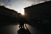 Schweizer Banken sammeln seit diesem Jahr Daten von ausländischen Steuerpflichtigen: Blick auf den Paradeplatz in Zürich. (Bild: Michael Buholzer/Reuters (19. Dezember 2012))