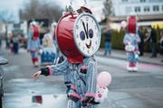 Mottogetreu die Holdrios Dierike mit Weckern. (Bild: Corinne Glanzmann (Dierikon, 4. Februar 2018))