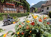 Die geplante Geschwindigkeitsreduktion im Dorfkern von Bürglen ist jetzt auch ein Landratsthema. Bild: Urs Hanhart (Bürglen, 14. Juli 2015)