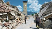Amatrice sieht ein Jahr nach dem verheerenden Erdbeben noch fast genau so aus wie damals. (Bild: Kyodo News/Getty (Amatrice, 29. Juli 2017))